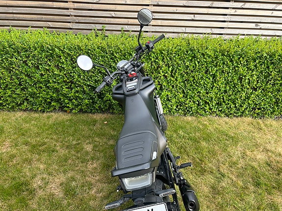 Husqvarna Svartpilen 7 of 11