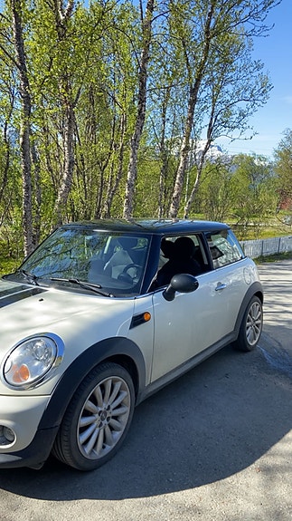 MINI Cooper 2 of 5