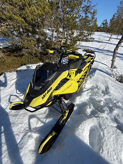 Ski-doo Backcountry X-RS 850 E-TEC Turbo R 180HK 2 of 5