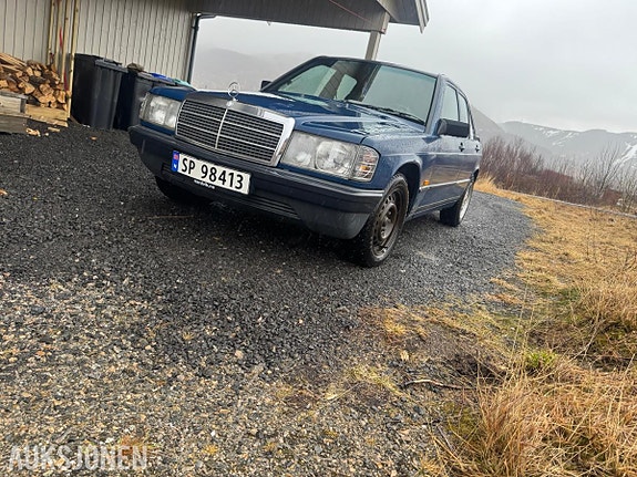 Mercedes-Benz 190 3 of 5
