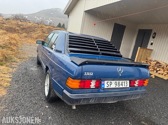 Mercedes-Benz 190 5 of 5