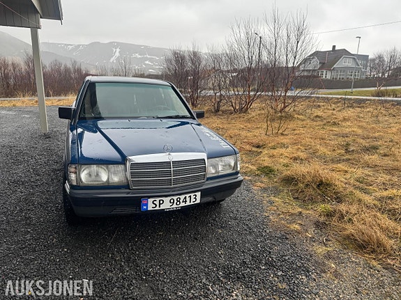 Mercedes-Benz 190 2 of 5