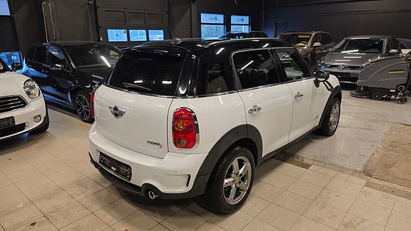 MINI Cooper S 3 of 5