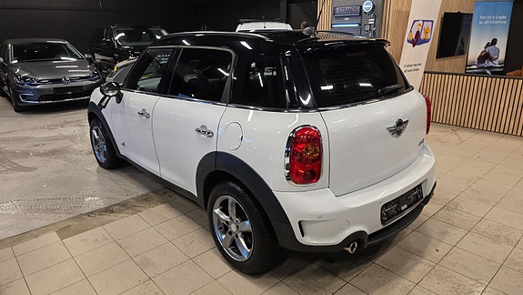 MINI Cooper S 4 of 5