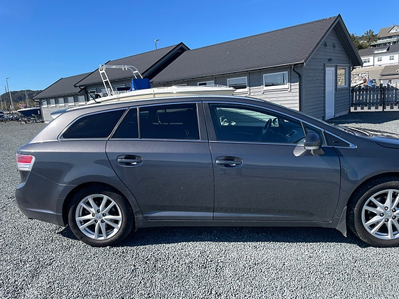 Toyota Avensis 5 of 5