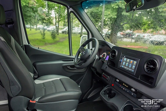 Mercedes-Benz Mercedes-Benz Sprinter 519  16+1  seter eller 19+1+1GODKJENT FOR RULLESTOL SKOLE BUSS  PRIS KR 1149000+mva Pris inkl. MVA: 1 436 250 kr 7 of 15