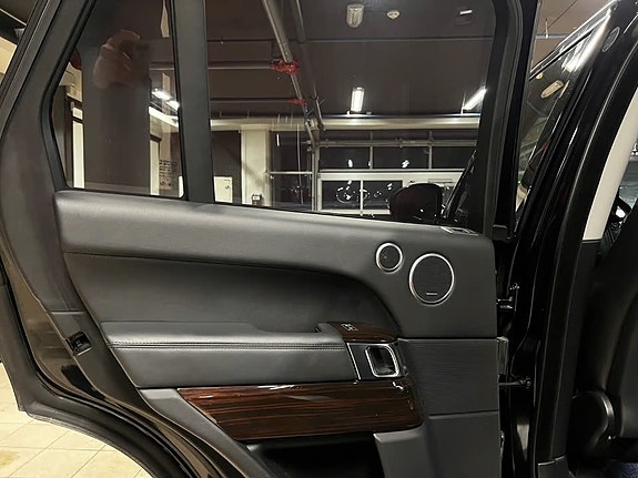 Land Rover Range Rover 12 of 30