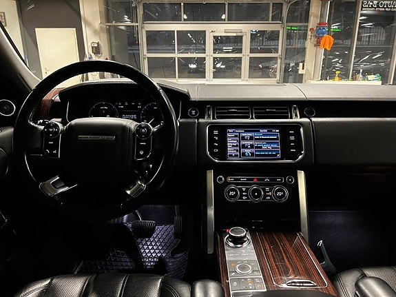 Land Rover Range Rover 17 of 30