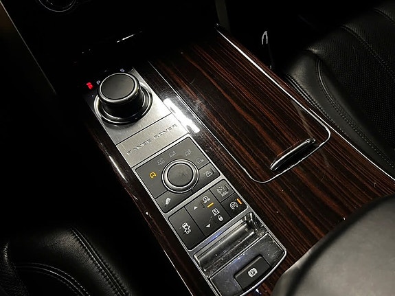 Land Rover Range Rover 26 of 30