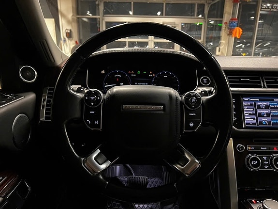 Land Rover Range Rover 18 of 30