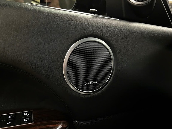 Land Rover Range Rover 16 of 30
