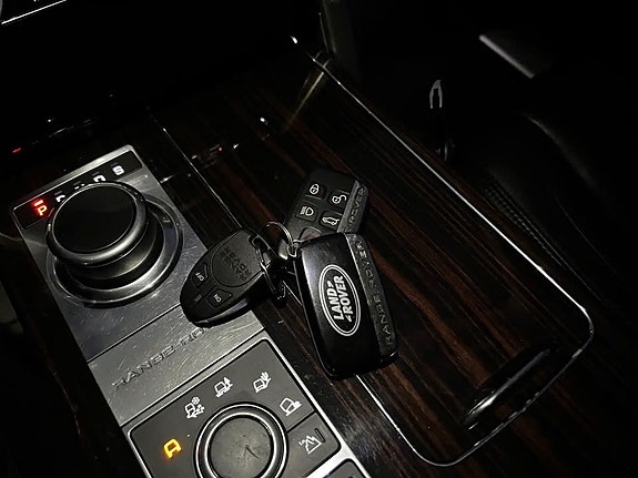 Land Rover Range Rover 28 of 30