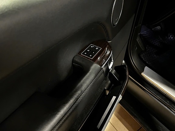 Land Rover Range Rover 15 of 30