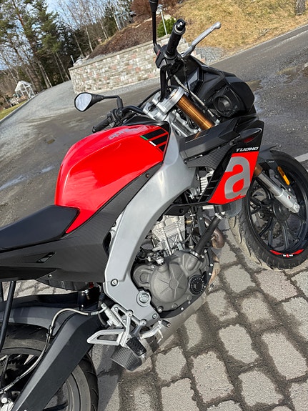 Aprilia RS 125 Tuono 4 of 19