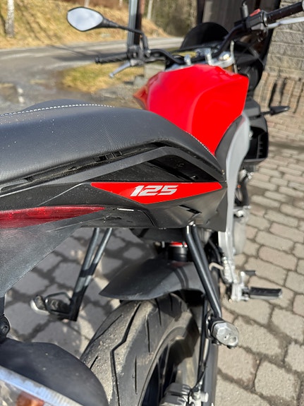 Aprilia RS 125 Tuono 15 of 19
