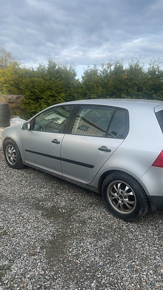 Volkswagen Golf V 2 of 5