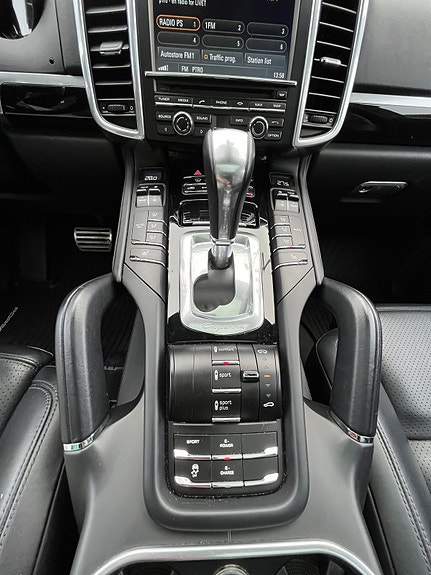 Porsche Cayenne 21 of 29