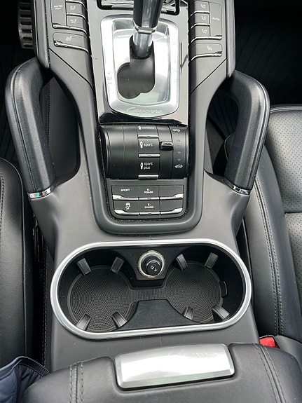 Porsche Cayenne 20 of 29