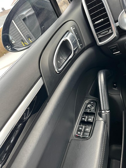 Porsche Cayenne 17 of 29