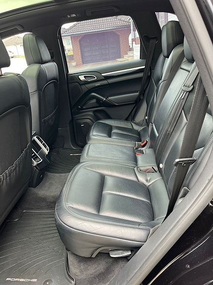 Porsche Cayenne 18 of 29