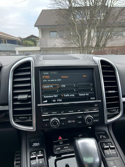 Porsche Cayenne 5 of 29