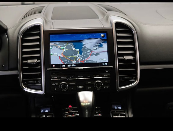 Porsche Cayenne 13 of 29