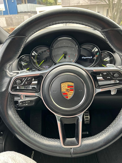 Porsche Cayenne 27 of 29