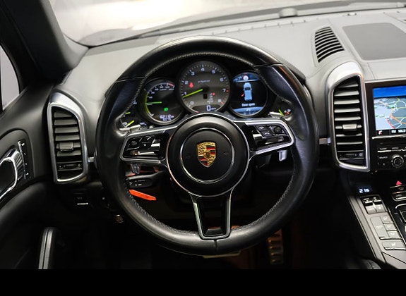 Porsche Cayenne 9 of 29