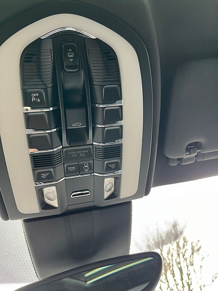 Porsche Cayenne 26 of 29