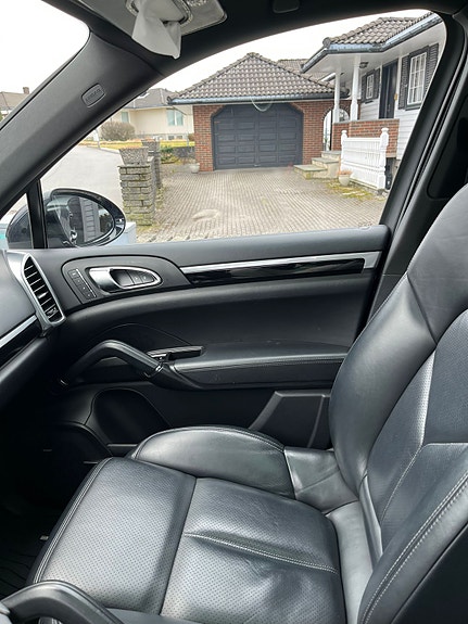 Porsche Cayenne 24 of 29
