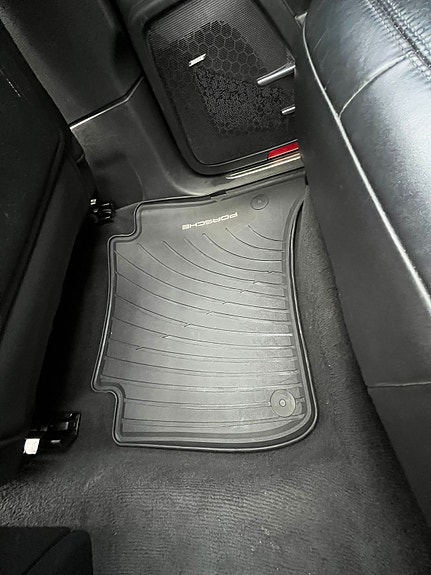 Porsche Cayenne 25 of 29