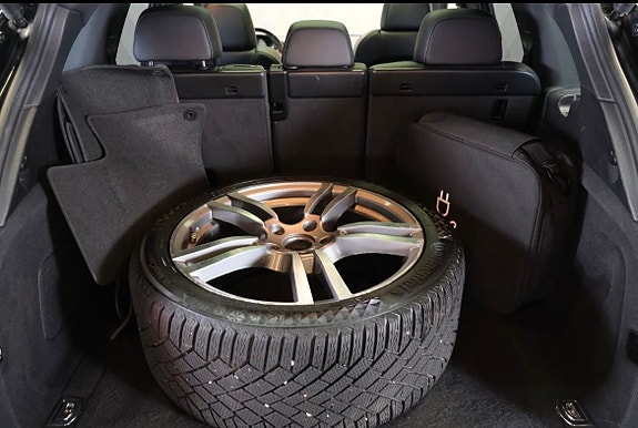 Porsche Cayenne 14 of 29