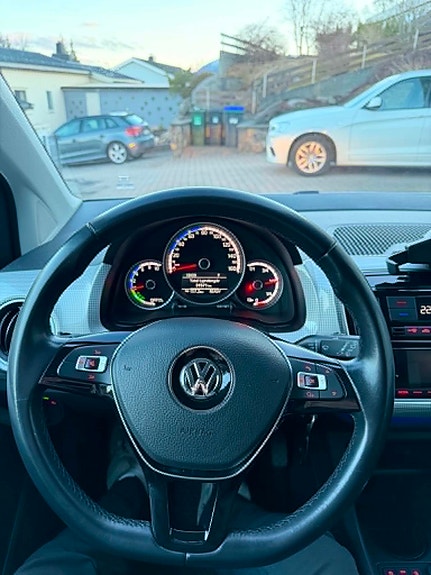Volkswagen UP! 11 of 19