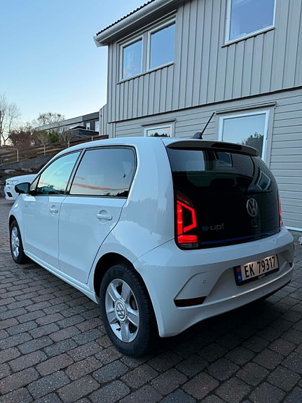 Volkswagen UP! 4 of 19