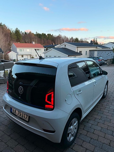 Volkswagen UP! 5 of 19