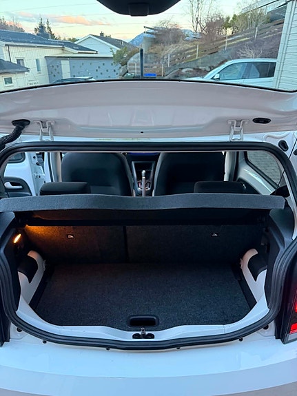 Volkswagen UP! 19 of 19
