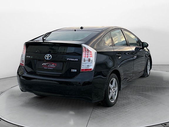 Toyota Prius 5 of 5