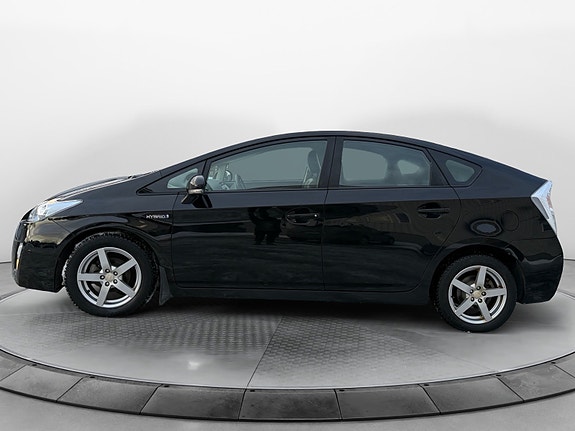 Toyota Prius 2 of 5