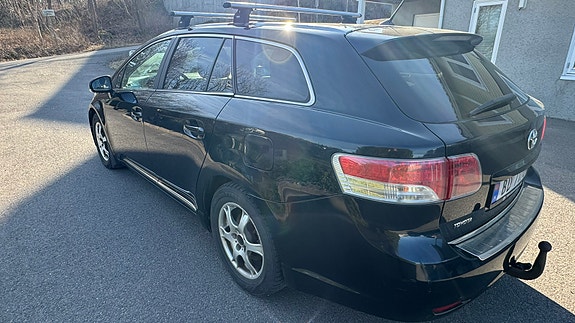 Toyota Avensis 4 of 5