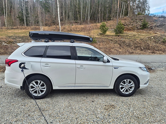 Mitsubishi Outlander 2 of 12