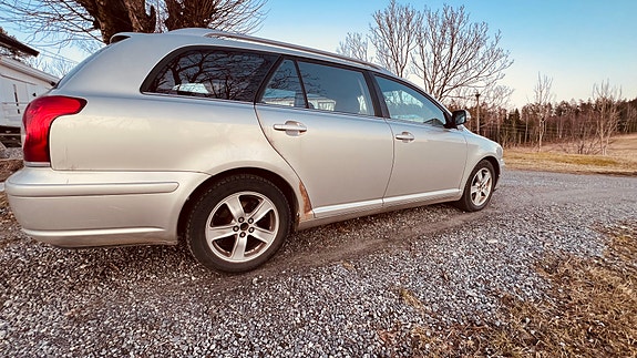 Toyota Avensis 11 of 23