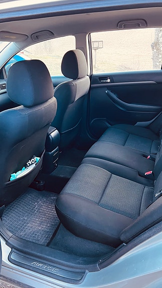 Toyota Avensis 2 of 23