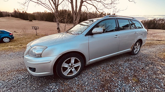 Toyota Avensis 16 of 23