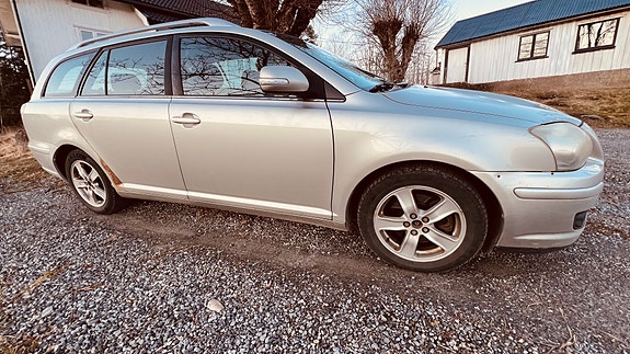 Toyota Avensis 12 of 23