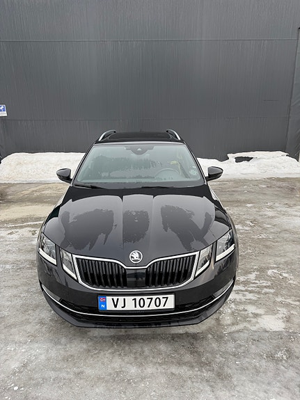 Skoda Octavia 2 of 5