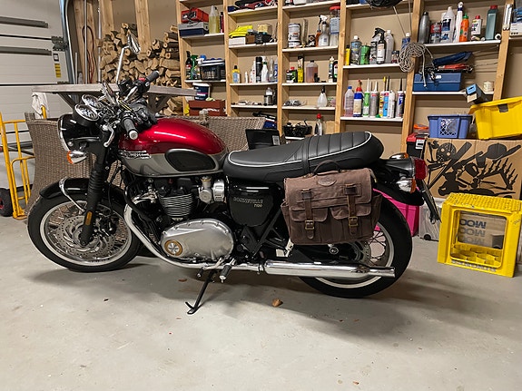 Triumph Bonneville T120 2 of 5
