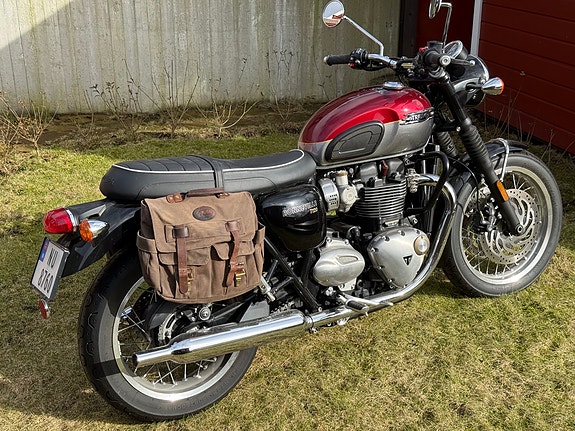 Triumph Bonneville T120 3 of 5