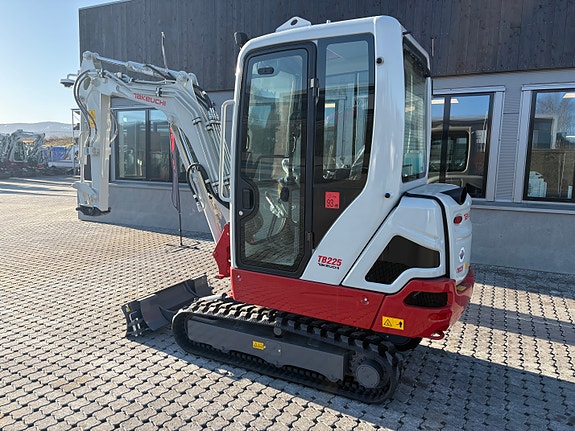 Takeuchi TB225, 4år/4000t garanti, på lager 3 of 5