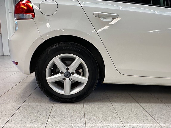 Volkswagen Golf VI 9 of 30