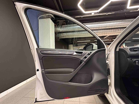 Volkswagen Golf VI 27 of 30